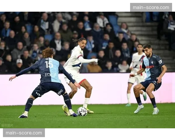 巴黎圣日耳曼2-0战胜摩纳哥，埃梅里、登贝莱破门
