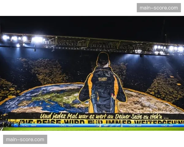 现场：鲁尔德比火爆依旧，威斯特法伦球场全场Tifo致敬克洛普时代