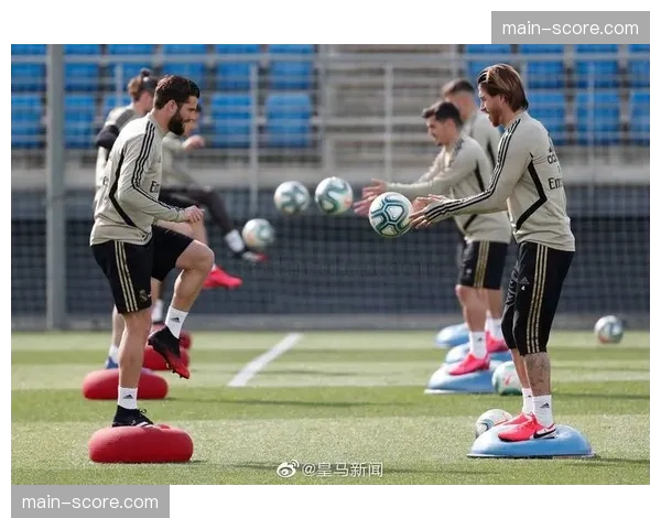 皇马备战画面流出，训练中重点演练由攻转守时中场球员的快速落位与盯人选择